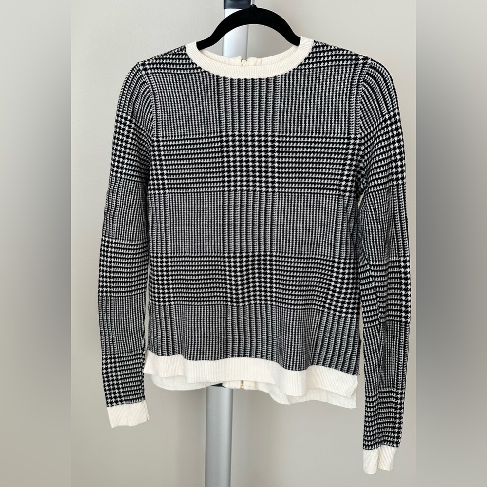 Houndstooth black and cream sweater size small